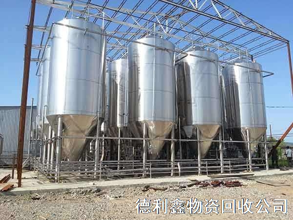 啤酒厂设备回收，啤酒设备回收，不锈钢储罐回收